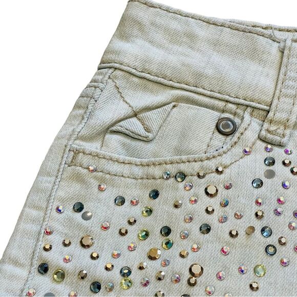 10/$25🦋 Hot Kiss Ultra Light Wash Rhinestone CiCi Denim Cutoff Shorts - Size 1 - Picture 3 of 13